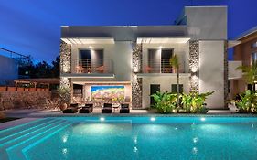 Saronis Suites